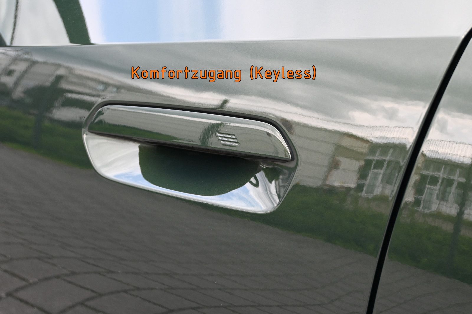 Fahrzeugabbildung BMW 223d xDr Active Tourer Luxury °ACC°HUD°PANO°360°