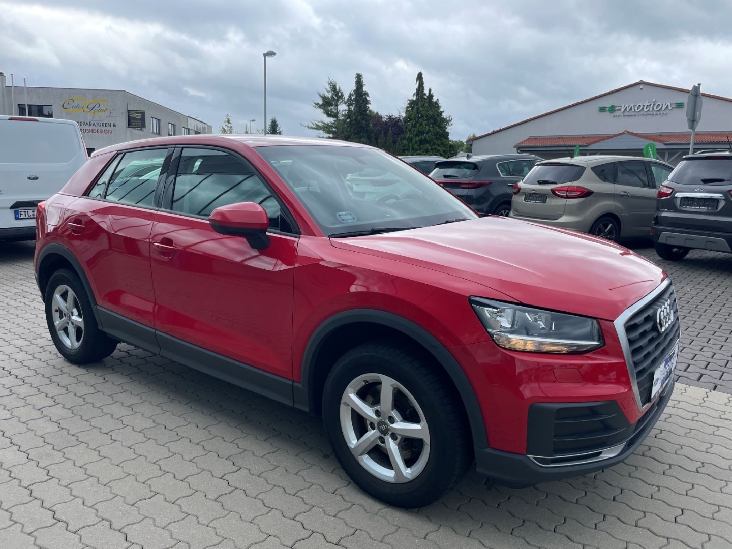 Fahrzeugabbildung Audi Q2 basis ultra Klima Müdigkeitswarner SHZ PDC
