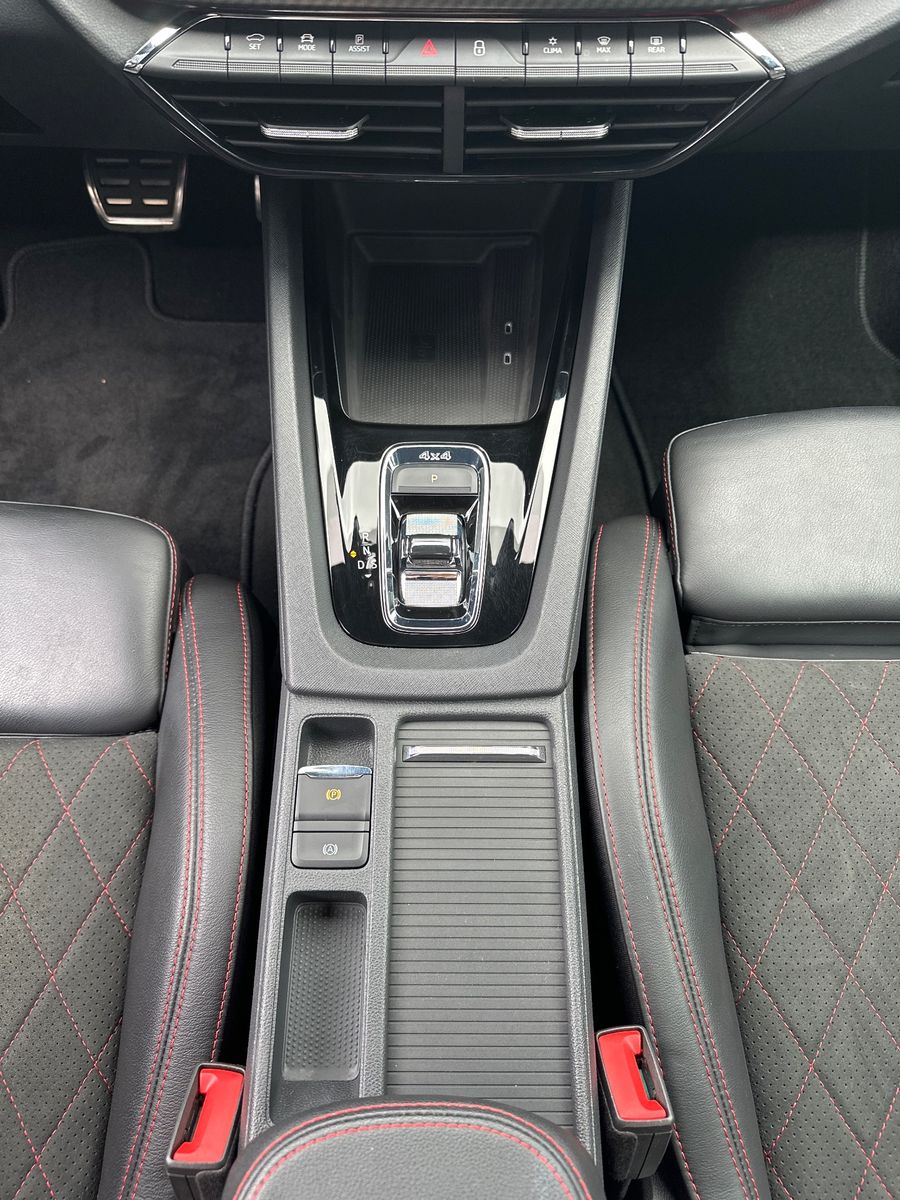Fahrzeugabbildung SKODA Octavia Combi 2.0 TDI DSG RS Plus 4x4 NAV+MATRIX