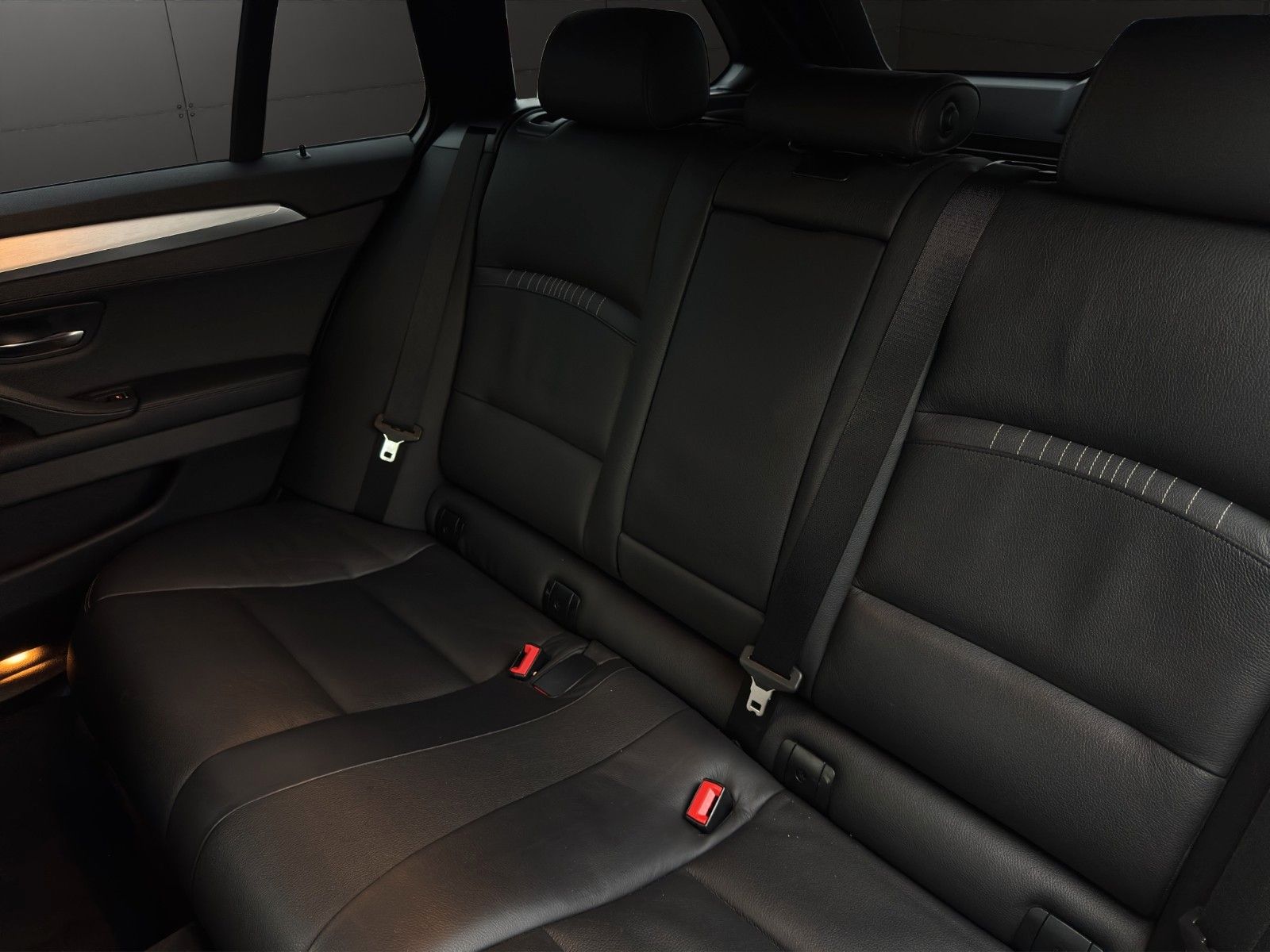 Fahrzeugabbildung BMW 520d Touring AHK/M-Paket/Head-Up/Bhz.Lenkrad/PDC