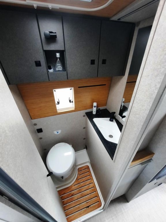 Fahrzeug Übersicht 16 Fahrzeugabbildung HYMER / ERIBA / HYMERCAR Camper Van Redwood 600 Verfüg./Sparen Sie 4.550,