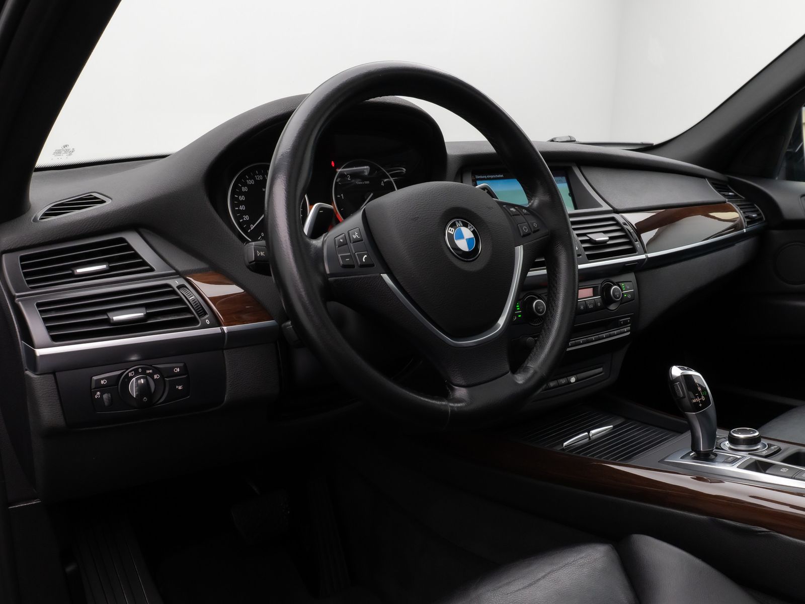 Fahrzeugabbildung BMW X5 xD40d  Sport Panorama Kamera HUD HiFi SoftCL