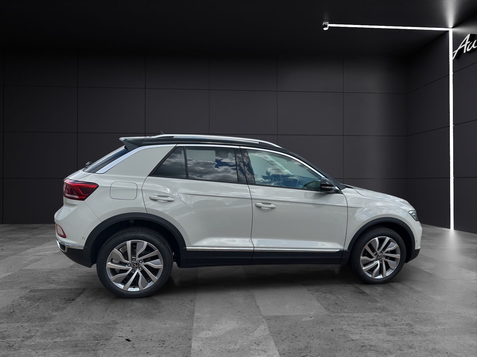 Fahrzeugabbildung Volkswagen T-Roc TSI Style DSG LEDplus CarPlay AID ACC RFK