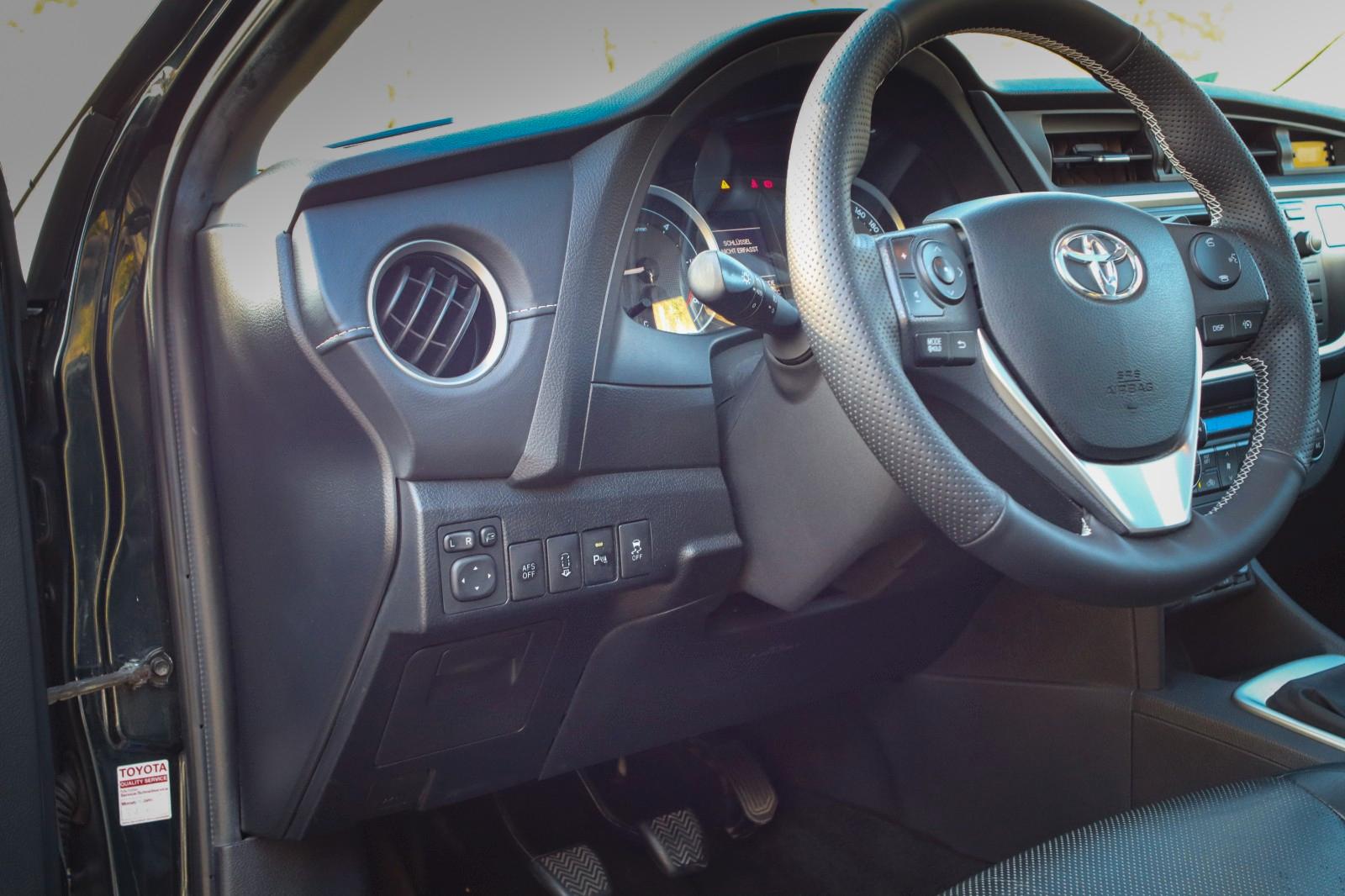 Toyota Auris 2013 — photo 10