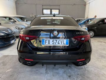 Alfa-Romeo Giulia - 7