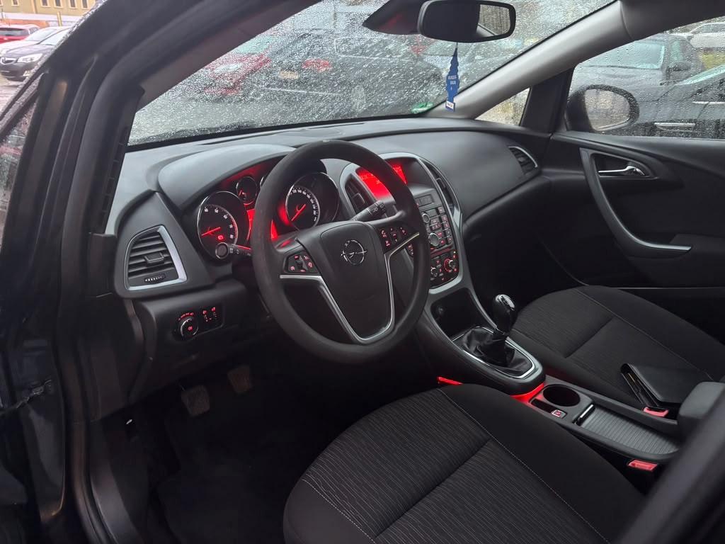 Opel Astra 2012 — photo 8