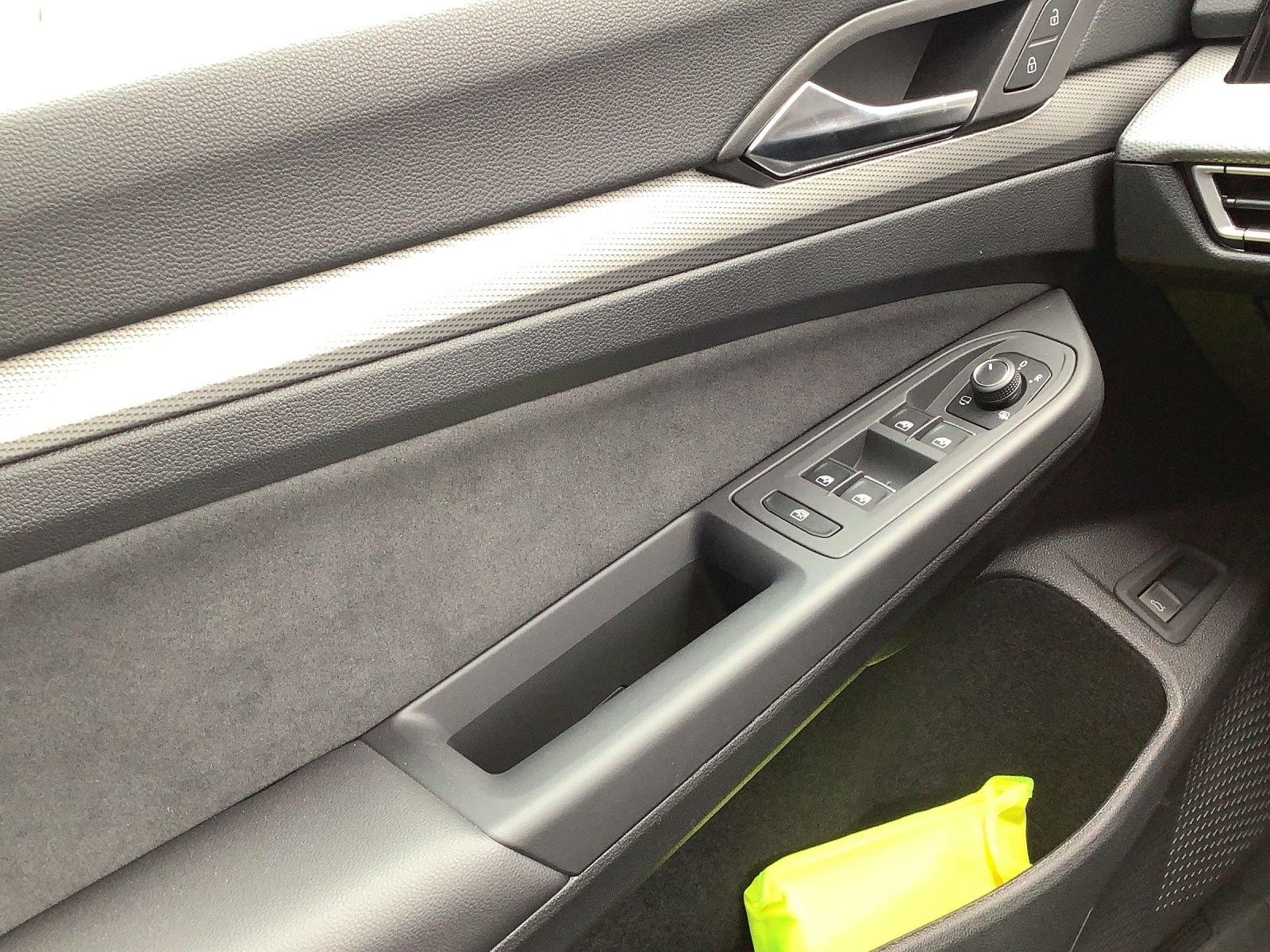 Fahrzeugabbildung Volkswagen Golf VIII Variant TSI Style AHK HuD PANO ACC 360