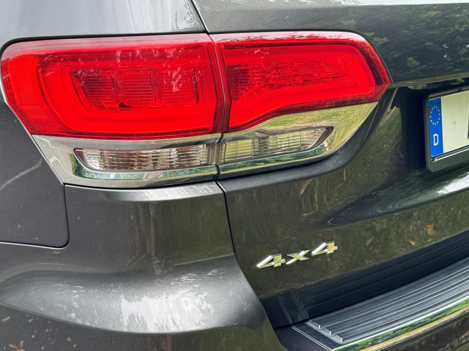 JEEP GRAND CHEROKEE 3.0 CRD SUMMIT PANORAMIQUE 8 FACH | 250 ch | 4X4 | BVA | HAYON ÉLECTRIQUE | RÉGLAGE ÉLECTRIQUE DES SIÈGES AVEC FONCTION MÉMOIRE