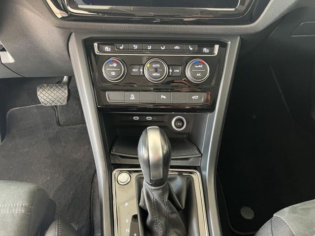 Touran 2.0 TDI DSG Highline Bluetooth Navi LED