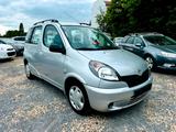 Toyota Yaris 1.3 VVT-i - Automatik + 1.Hand + Rentner - Toyota Yaris mit Benzin-Antrieb: Kleinbus