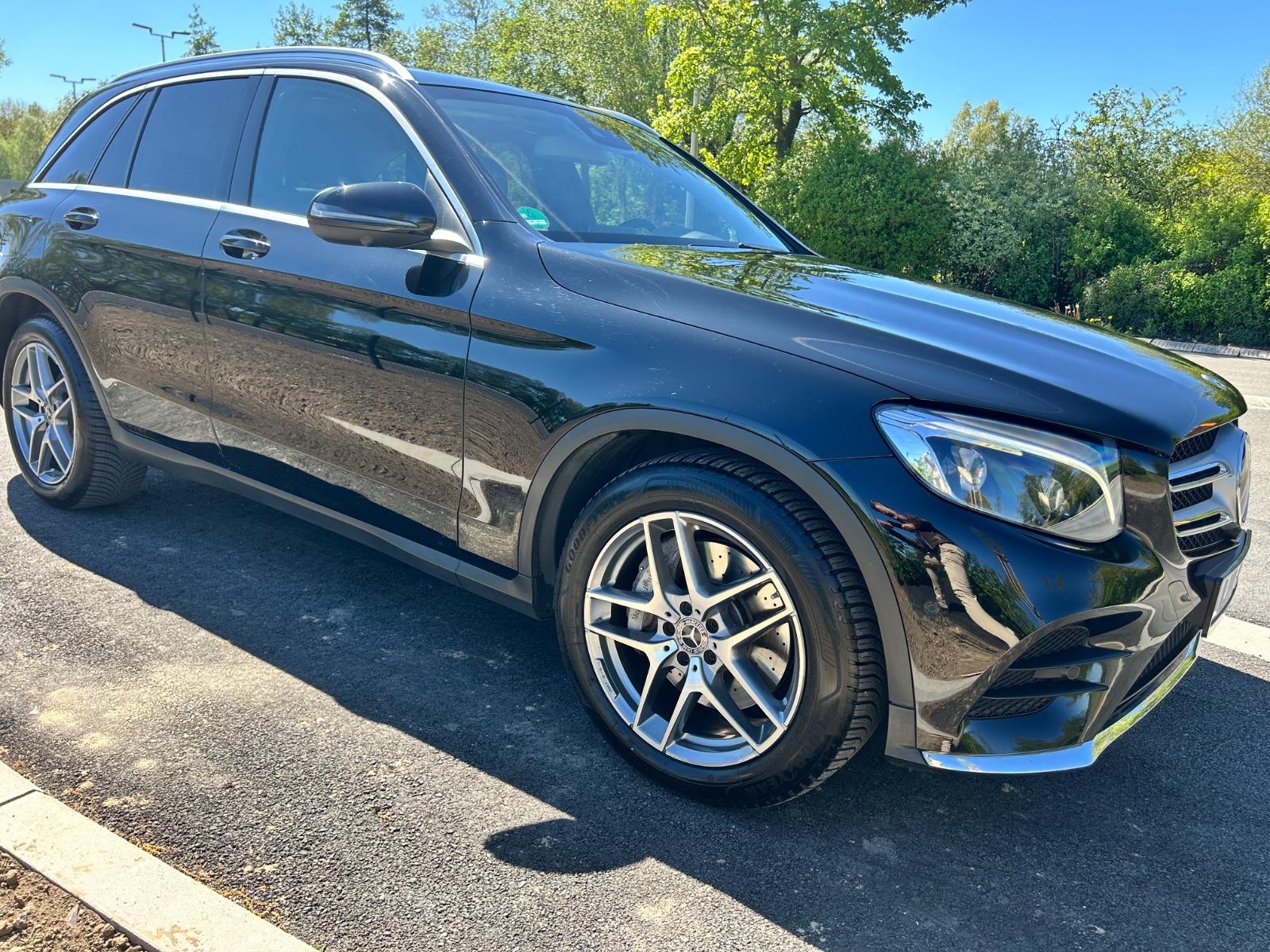 Mercedes-Benz GLC 350 d 4Matic AMG Pano AHK Standhz etc.