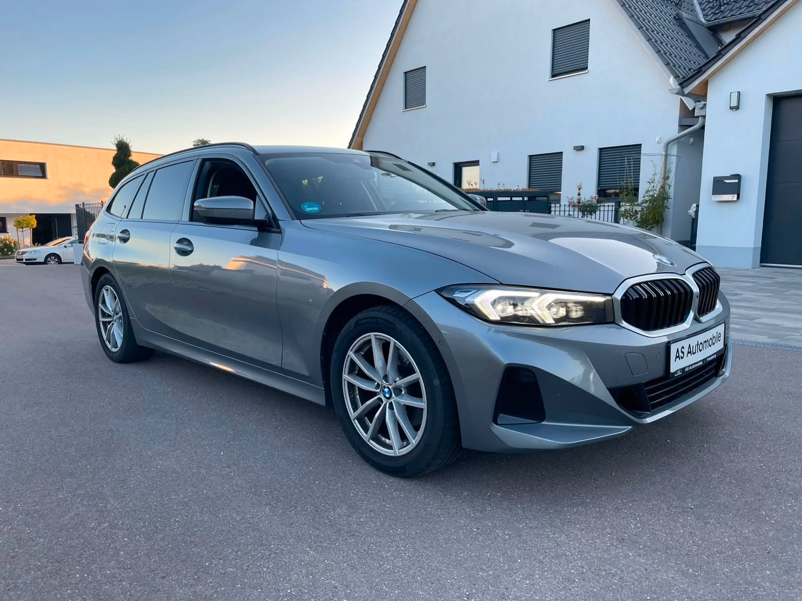 BMW 320xd Touring DAB Headup Keyles Pano 360° Kamera