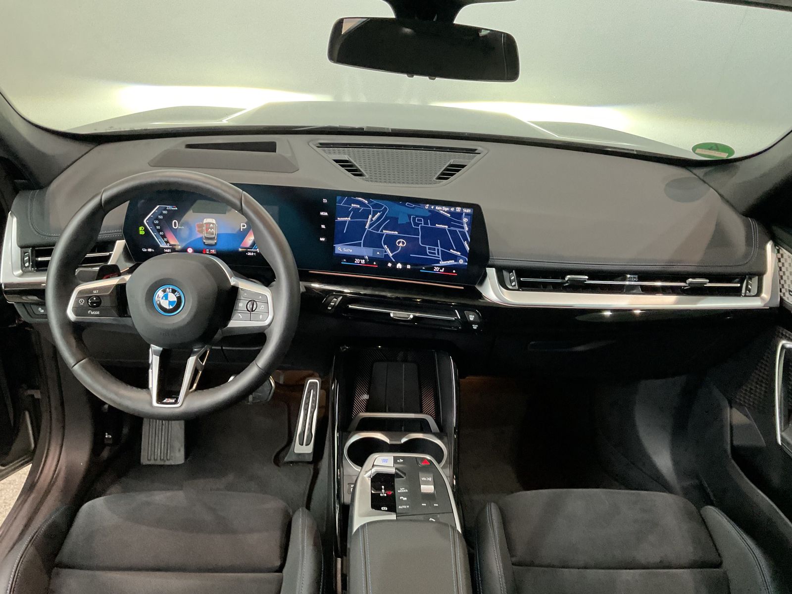 Fahrzeugabbildung BMW iX1 xDrive30 M Sportpaket | Panorama Glasdach |