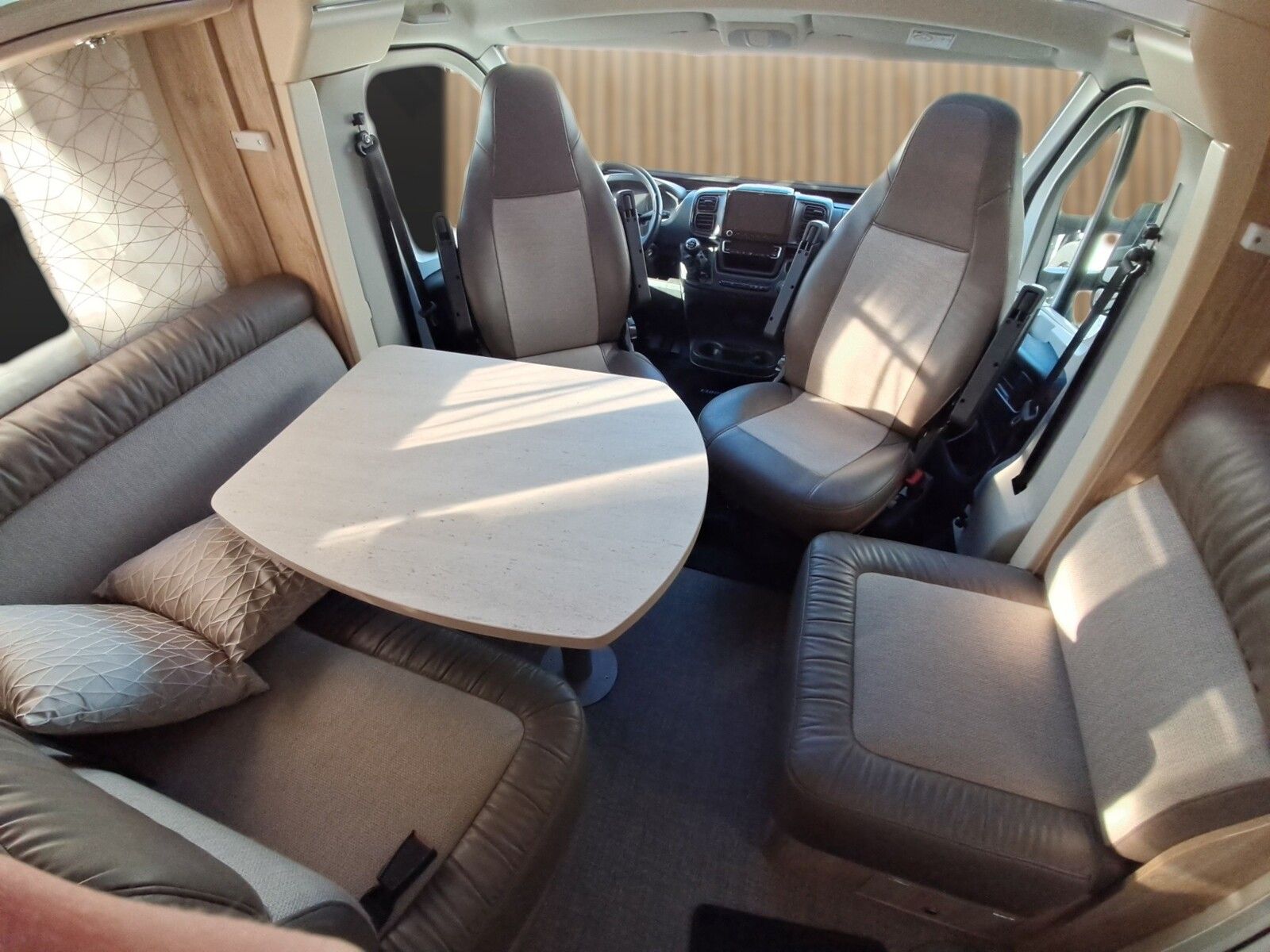 Fahrzeugabbildung Eura Mobil Profila RS 695 EB Mondial Prestige Solar TV/SAT