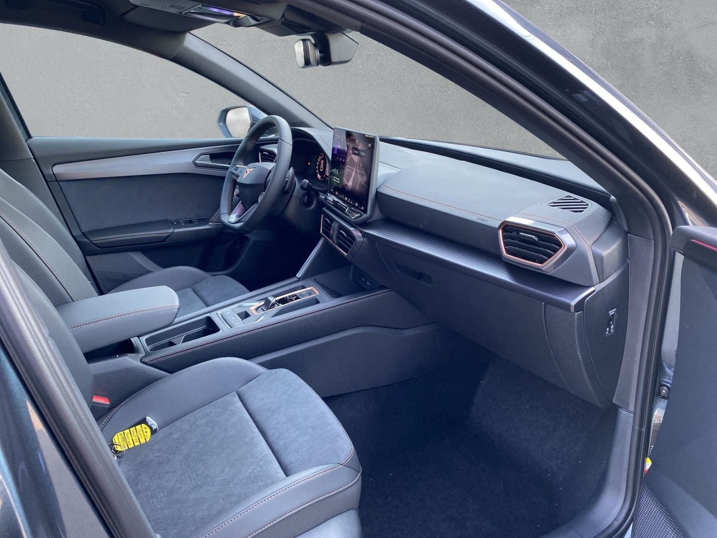 Fahrzeugabbildung CUPRA Leon Sportstourer 4Drive VZ*NAVI*MATRIX-LED*SHZ*