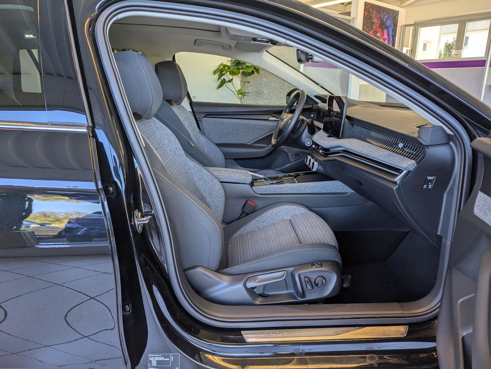 Fahrzeugabbildung SKODA Superb 2.0TDI DSG 4x4 Pano Matrix ACC AHK 5J Gar