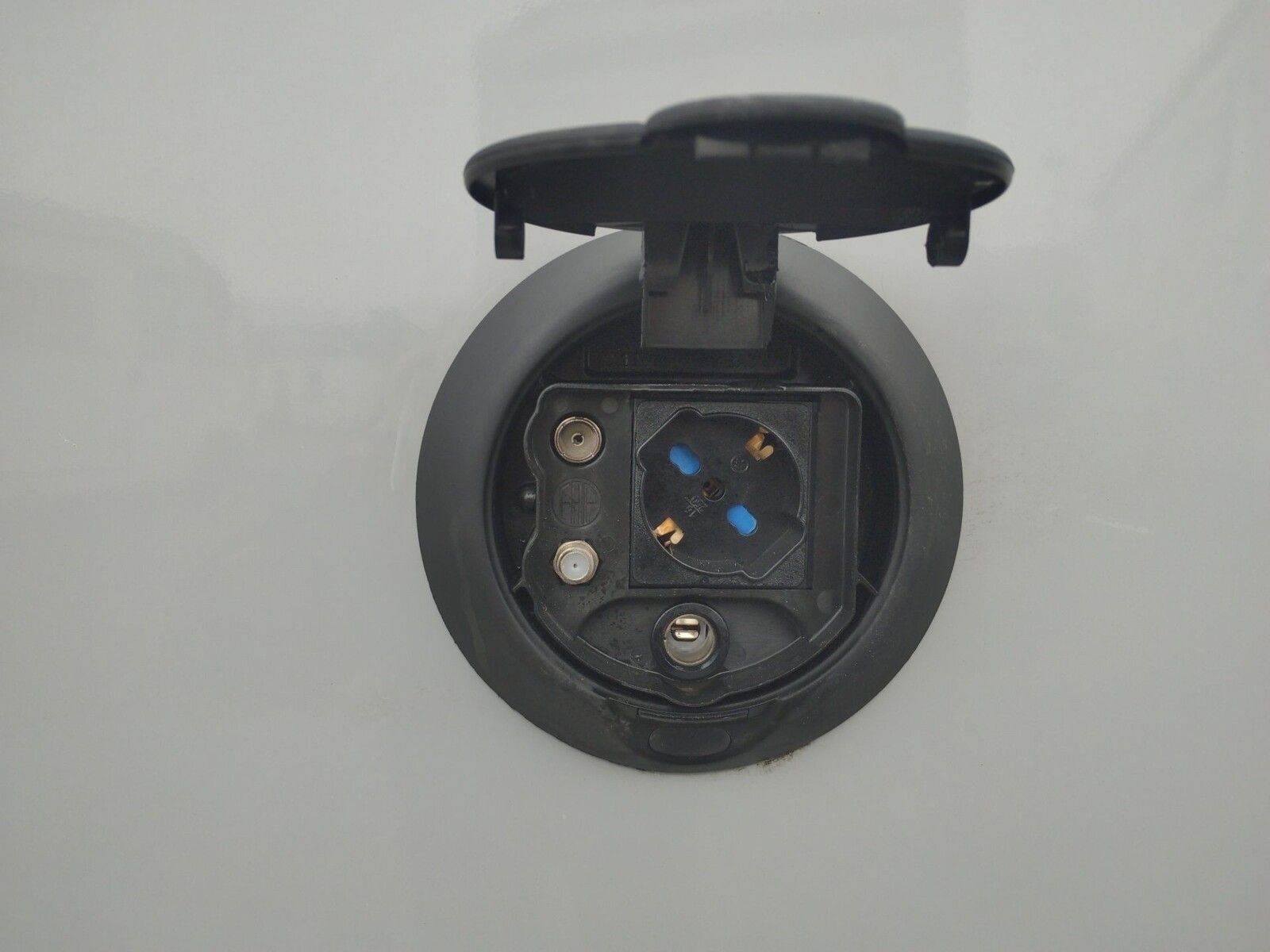 Fahrzeugabbildung Forster T F745 EB LTE,Solar,Markise,Lithium,Hubbett