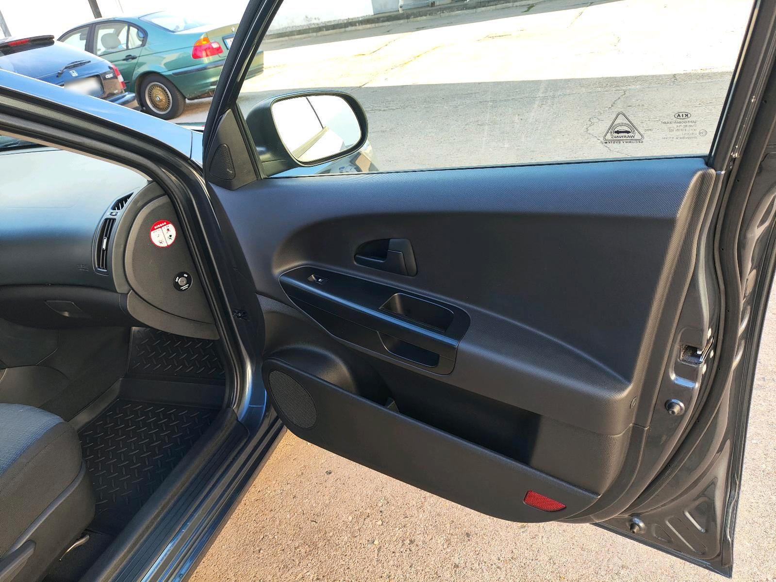 Kia cee'd 2011 — photo 7