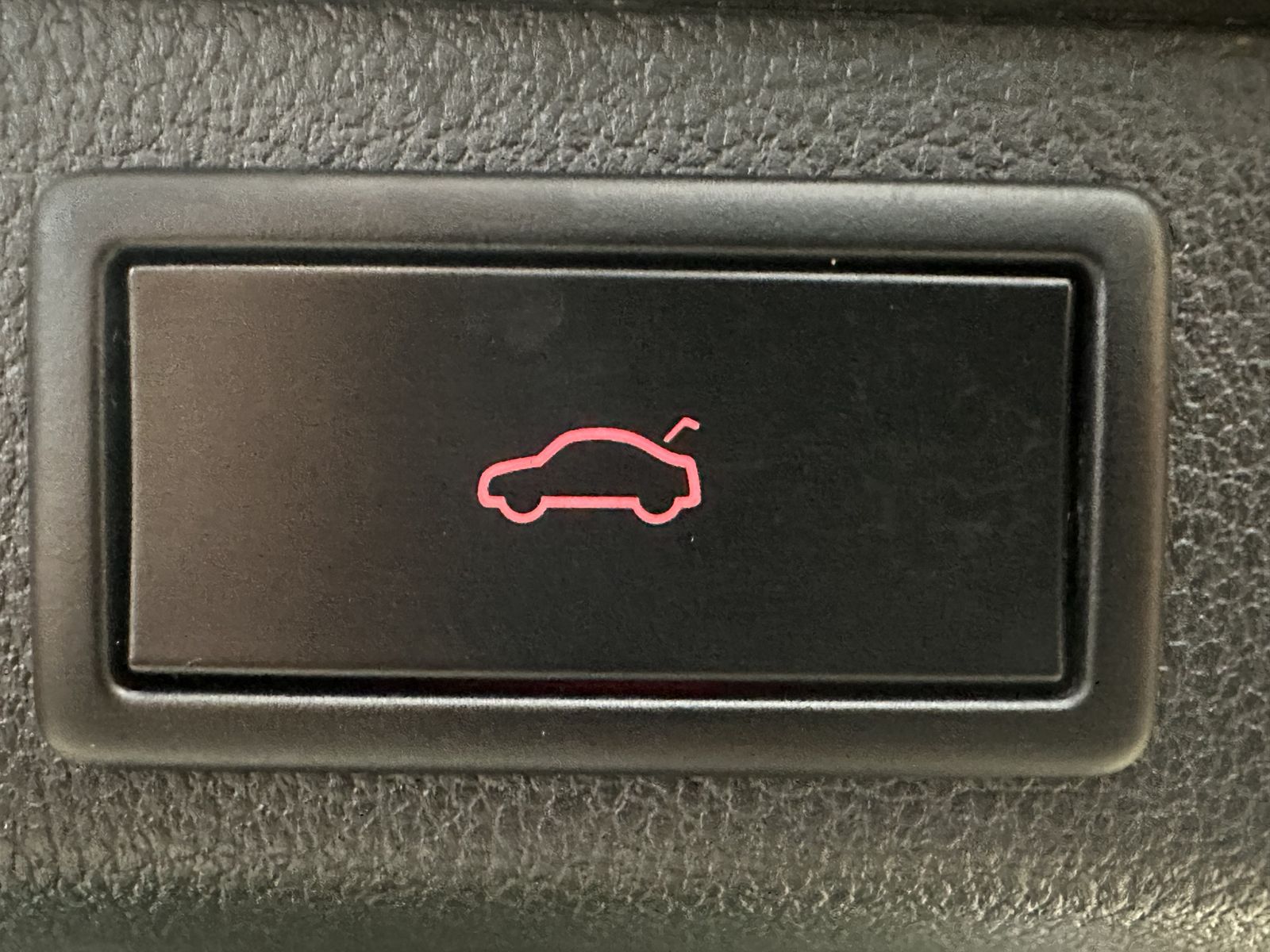 Fahrzeugabbildung SKODA Superb Combi 2.0 TDI 4x4 DSG Scout NAV+LED+AHK