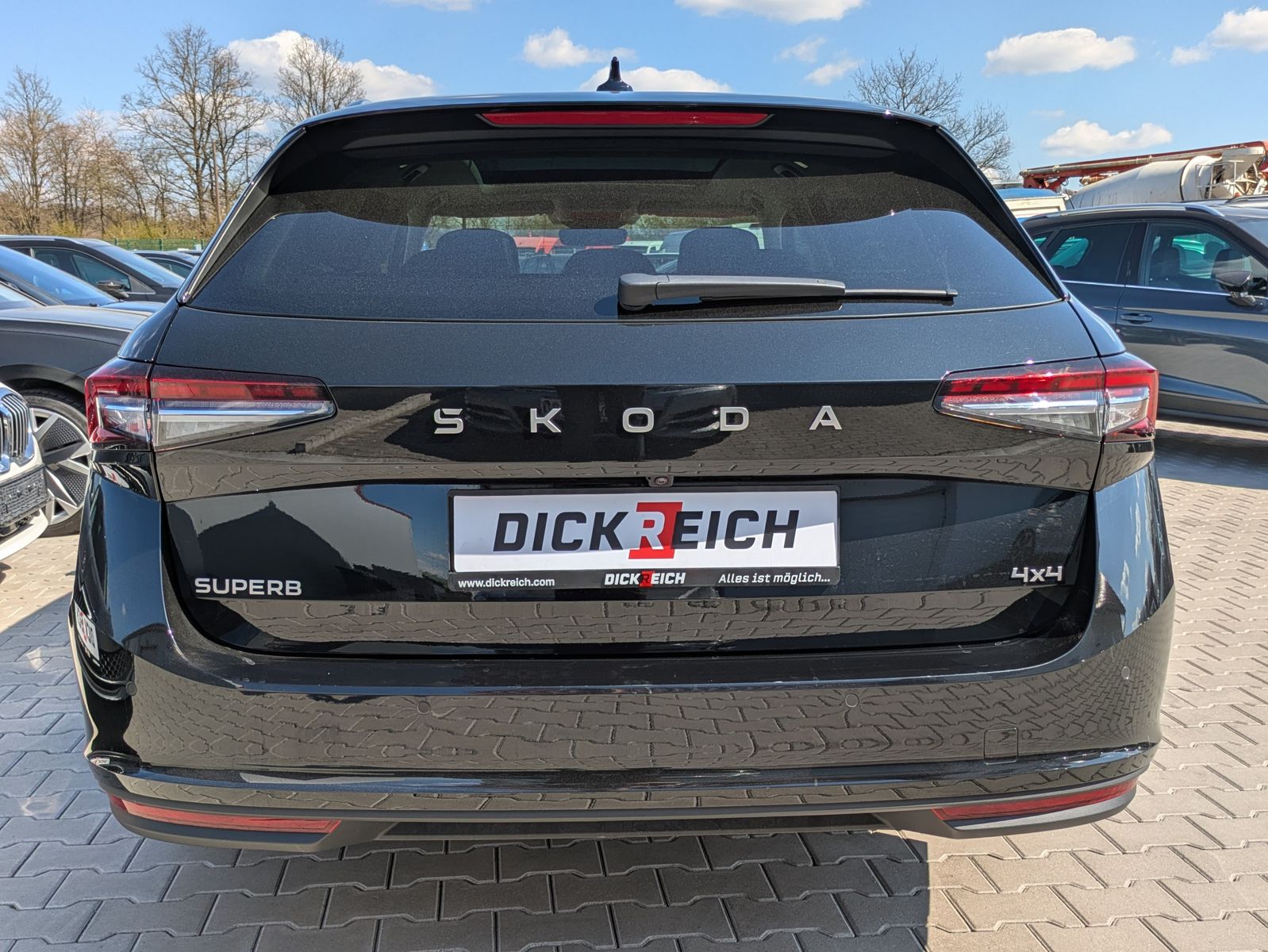 Fahrzeugabbildung SKODA Superb 2.0 TDI 4x4 Selection MATRIX*AHK*PANO*19"
