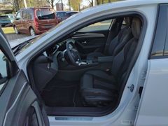 Fahrzeugabbildung Peugeot 408 Hybrid 136 GT Focal, Alcantara, 360° Kamera
