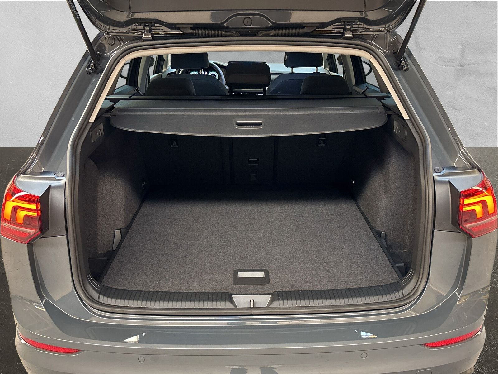 Fahrzeugabbildung Volkswagen Golf Variant 2.0 TDI Life Kamera HuD SHZ