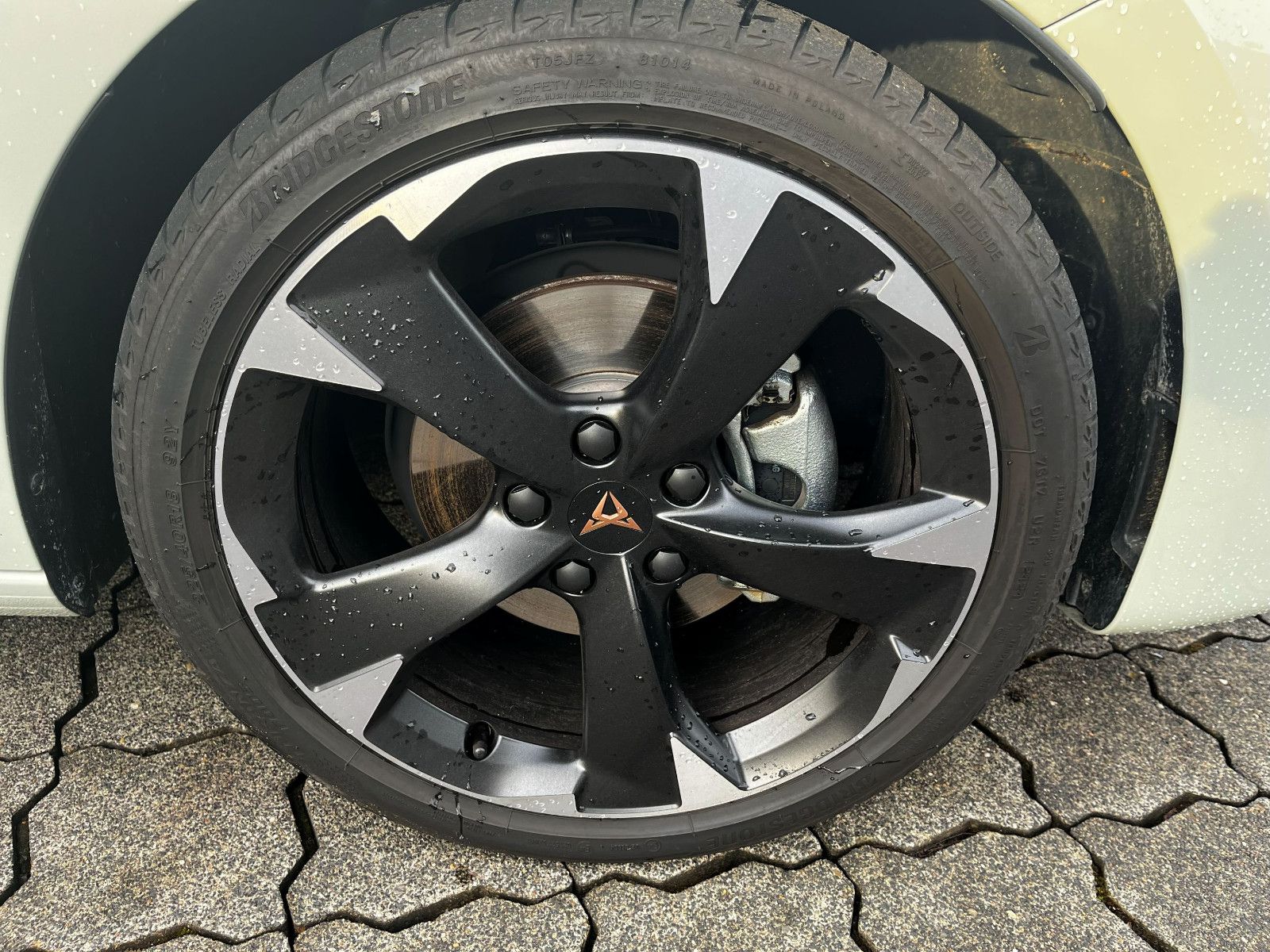 Fahrzeugabbildung CUPRA Leon 1.5 eTSI 110 kW SHZ PDC LED CARPLAY LHZ 18"