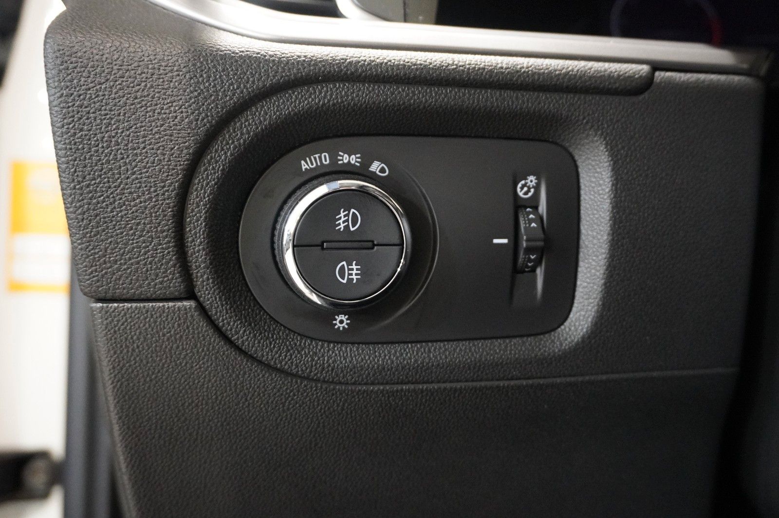 Fahrzeugabbildung Opel Grandland (X) 1.5D ELEGANCE NAVI/LED/KAMERA/AHK