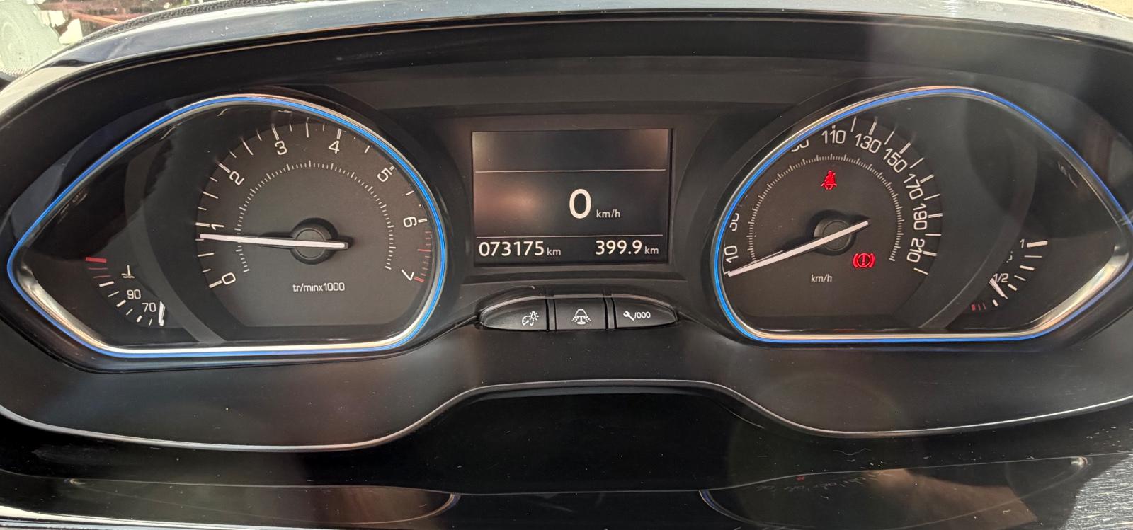 Peugeot 2008 Allure/TÜV Neu/Navi/PDC