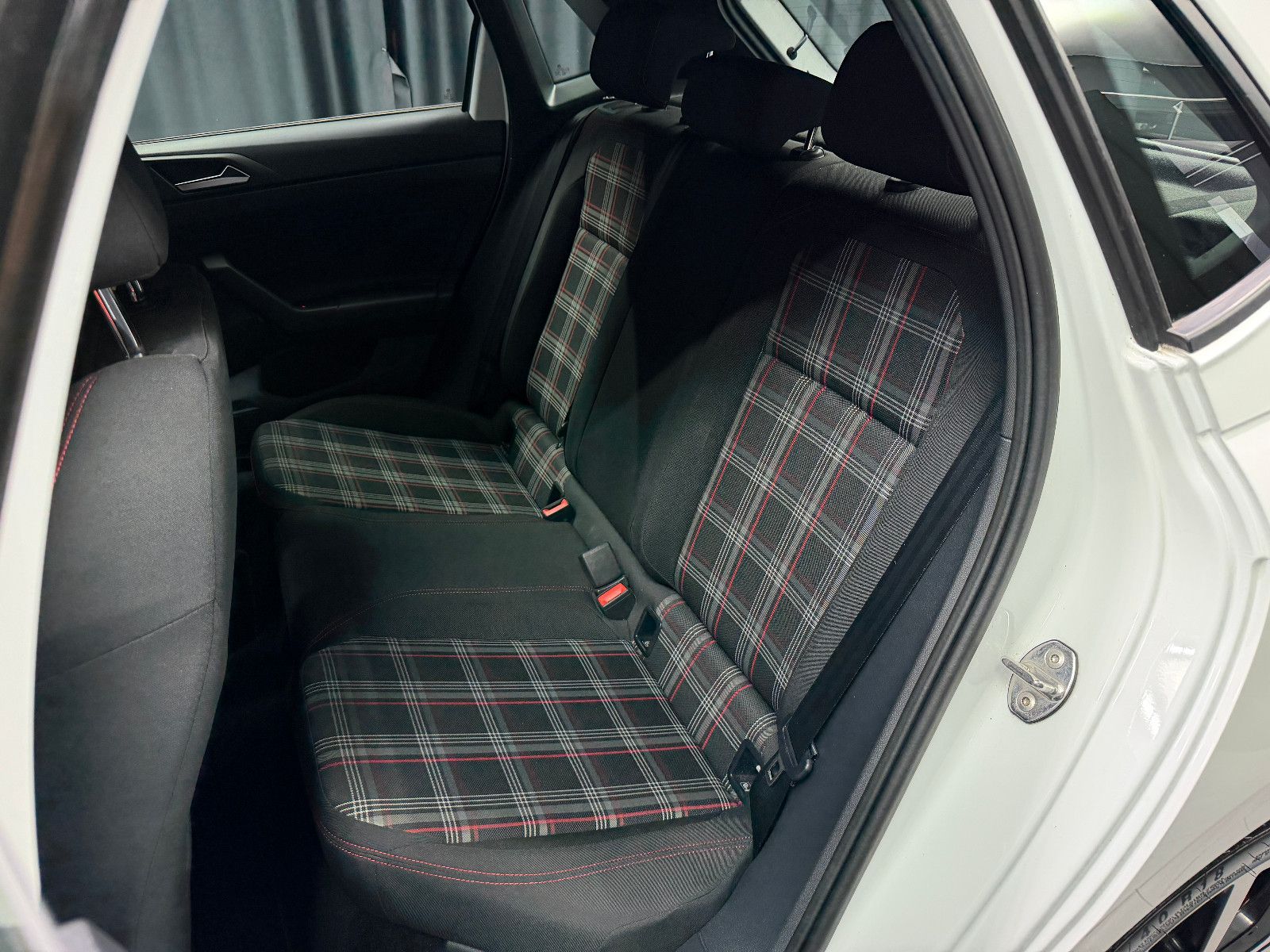 Fahrzeugabbildung Volkswagen Polo VI 2.0 TSI GTI |DSG|AUTOMATIK|LED