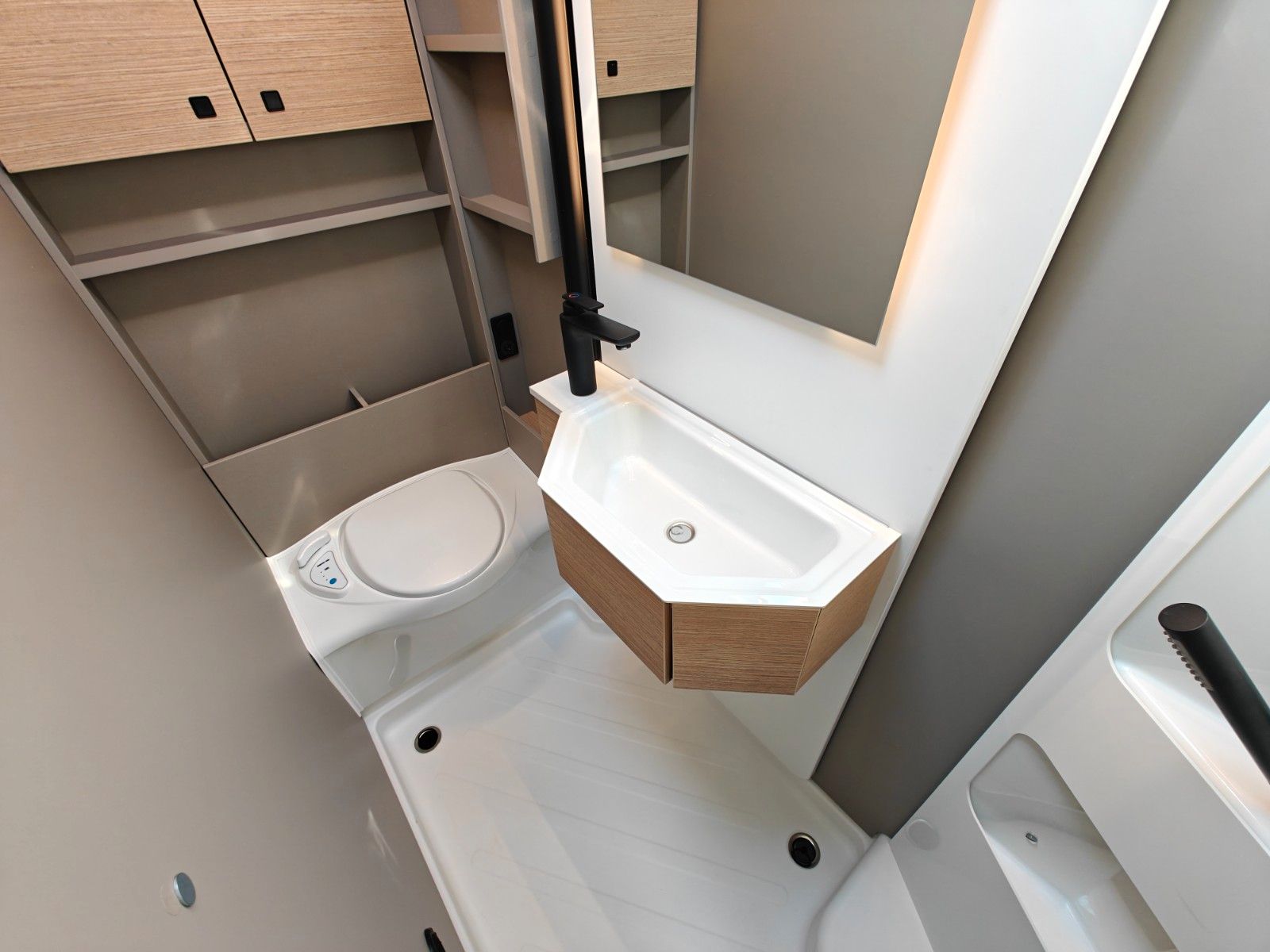 Fahrzeugabbildung Bürstner Campeo TD 660 - Combi 6DE, Lithium, Solar, Luft