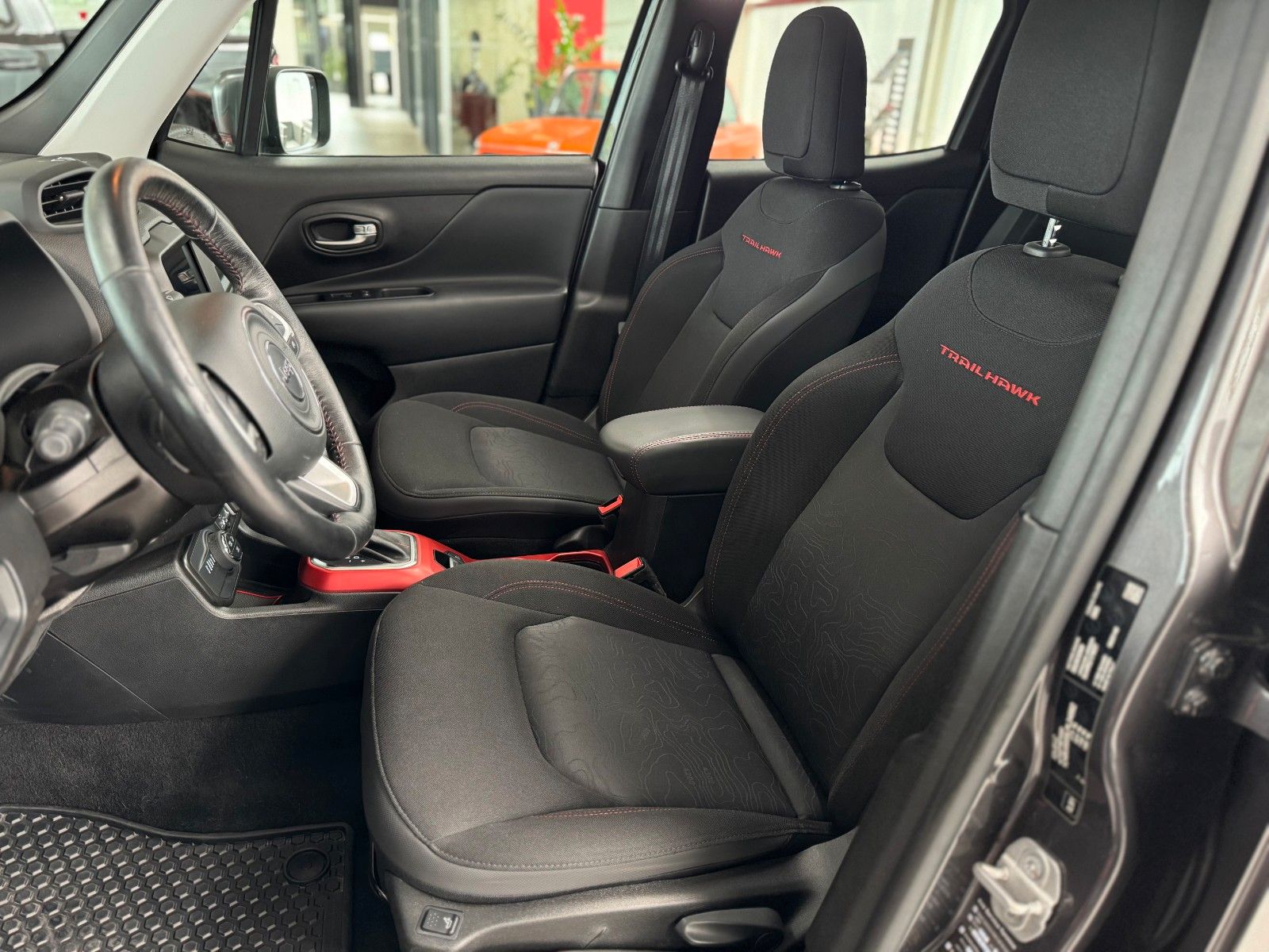 Fahrzeugabbildung Jeep Renegade 2.0D Trailhawk 4WD "AHK Navi Soundsys."