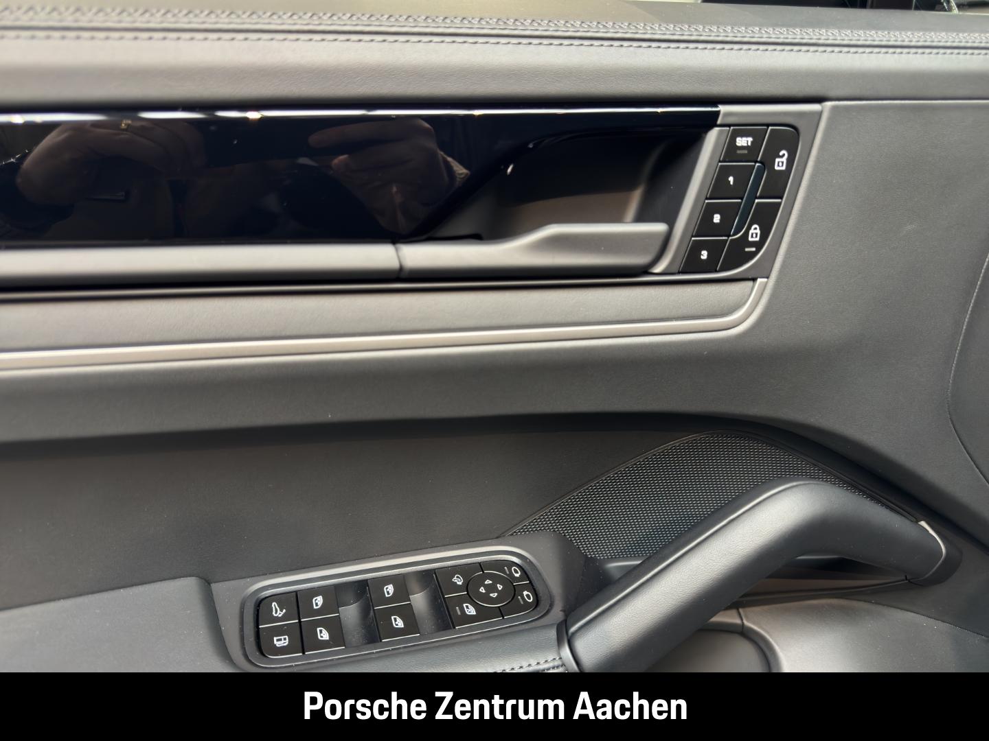 Porsche Cayenne E-Hybrid Coupe Black Edition Burmester