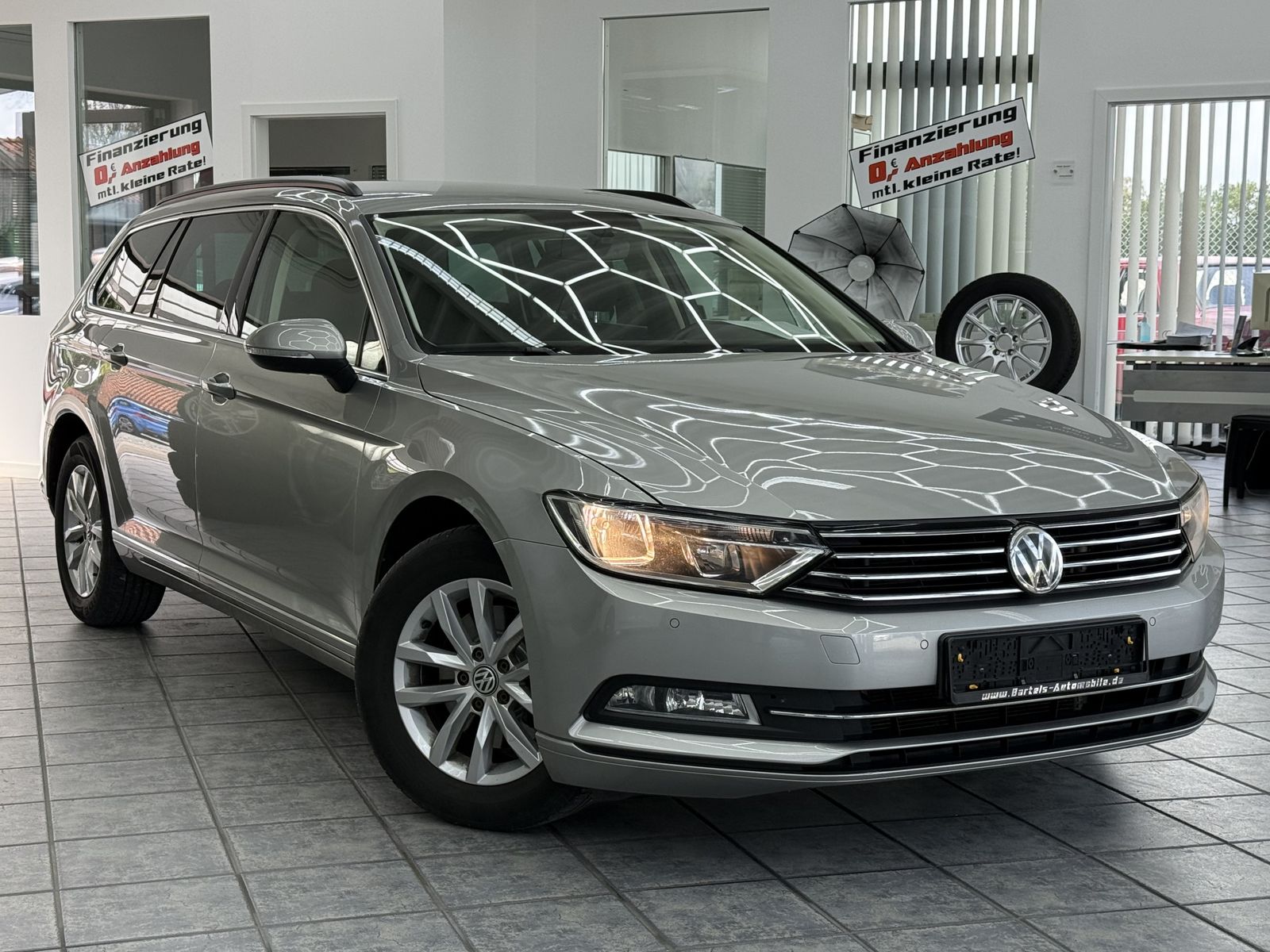 Volkswagen Passat - 1
