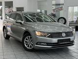 Volkswagen Passat 2.0 TDI Comfortline AHK, Sitzheiz., Navi - Volkswagen Passat: Kombi, Comfortline