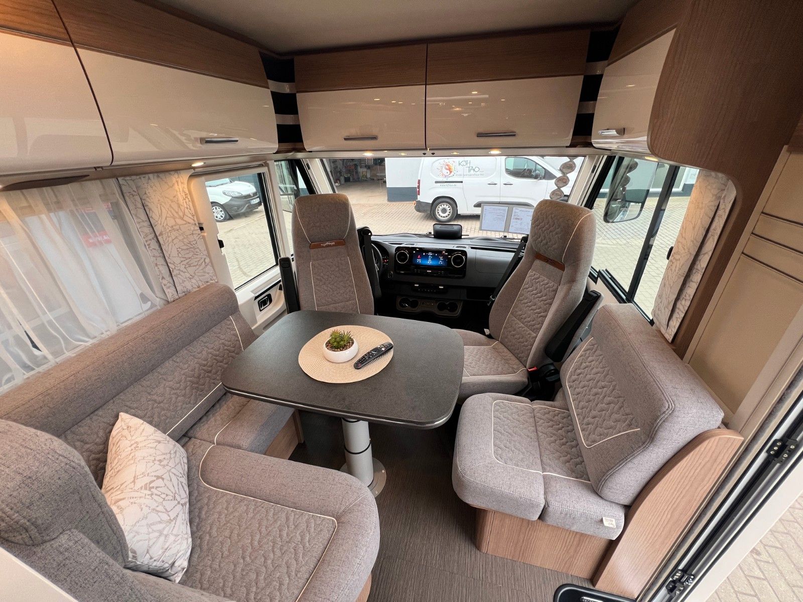 Fahrzeugabbildung Carthago C2-tourer I 145 RB-LE 4.2T Mercedes Benz