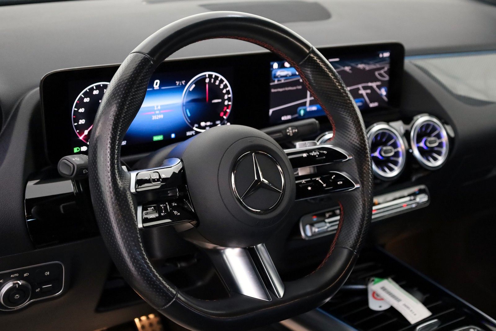 Fahrzeugabbildung Mercedes-Benz GLA 250 e AMG line,TLeder,Navi,LED,SH,Kamera,ACC