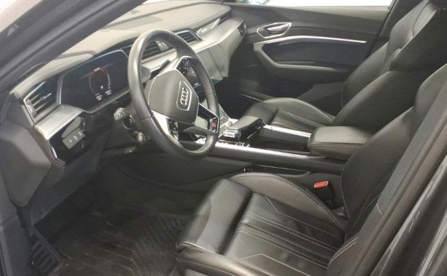 Fahrzeugabbildung Audi e-tron S quattro MATRIX+AHK+360KAM+BANG&OLUF
