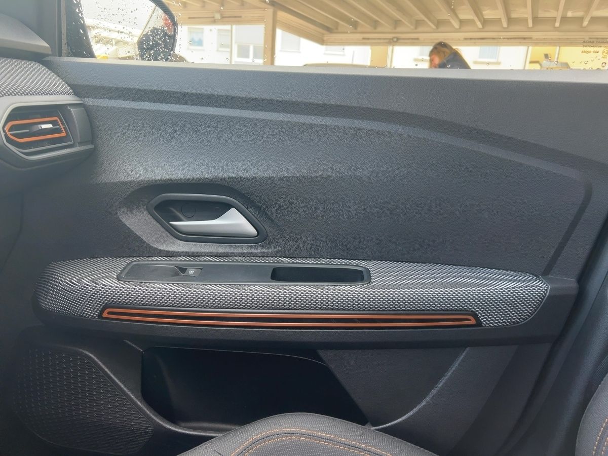 Fahrzeugabbildung Dacia Sandero Stepway Expression+ TCe 110 SHZ Kamera