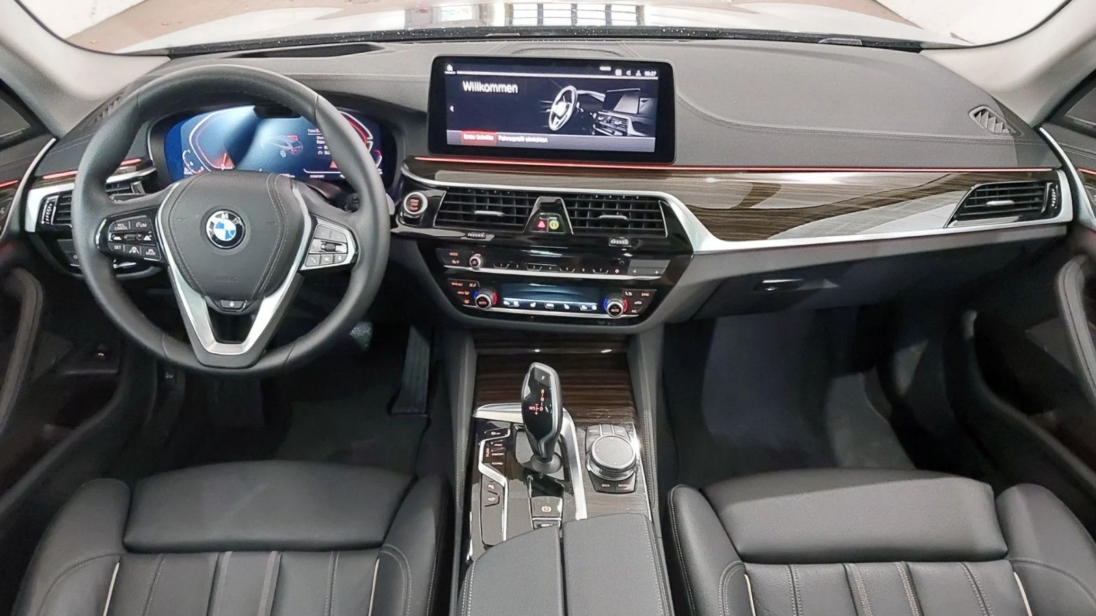 Fahrzeugabbildung BMW 530d xDr. Touring Luxury °UVP 95.800€°ADAP.DRIVE
