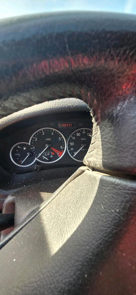 Peugeot  2007 — interior