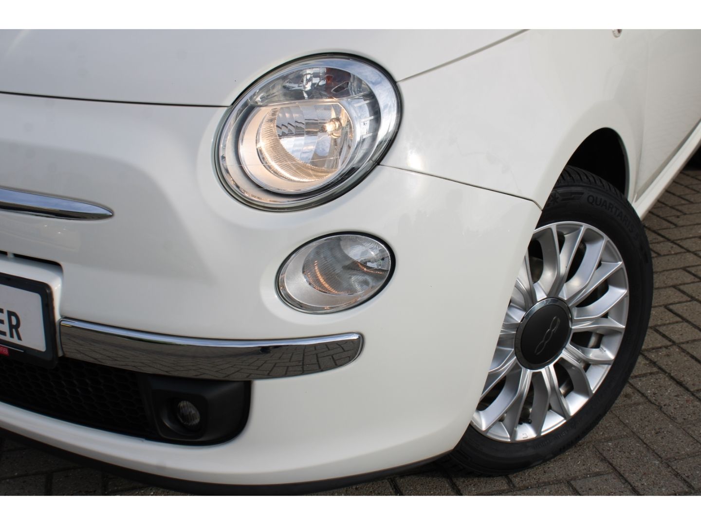 Fahrzeugabbildung Fiat 500 Lounge Klima Radio CD GJR PDC Pano Bluetooth
