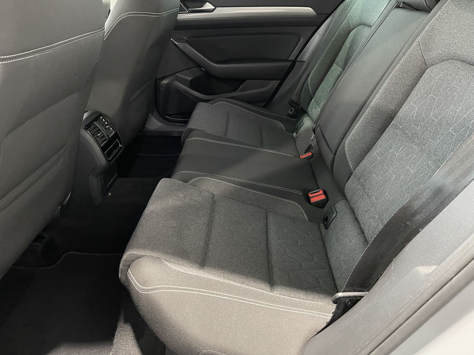 Fahrzeugabbildung Volkswagen Passat Business 2.0 TDI*LED*Cam*Navi*ACC*