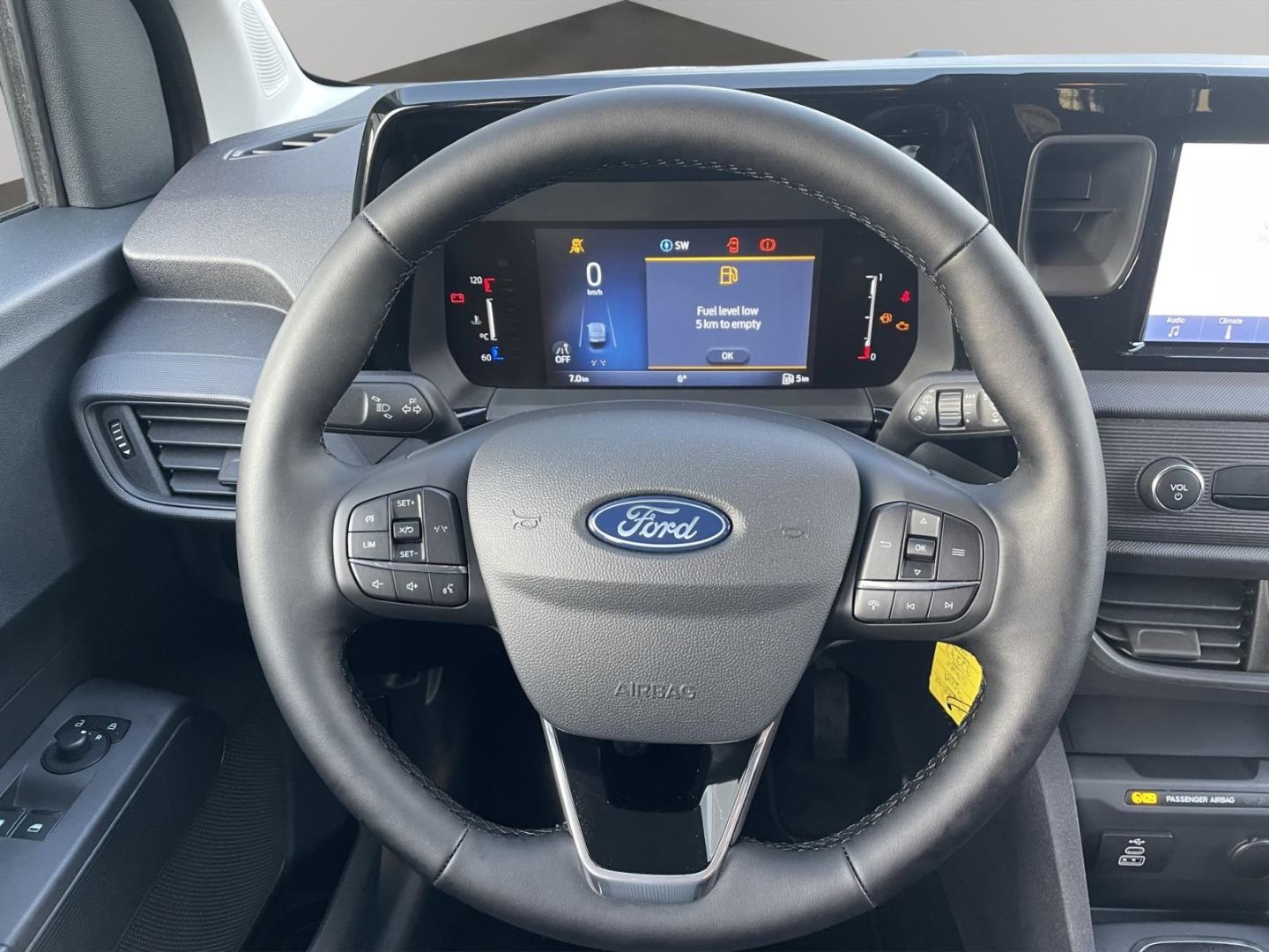 Fahrzeugabbildung Ford Transit Courier Trend Doppelkabine DAB LenkradH