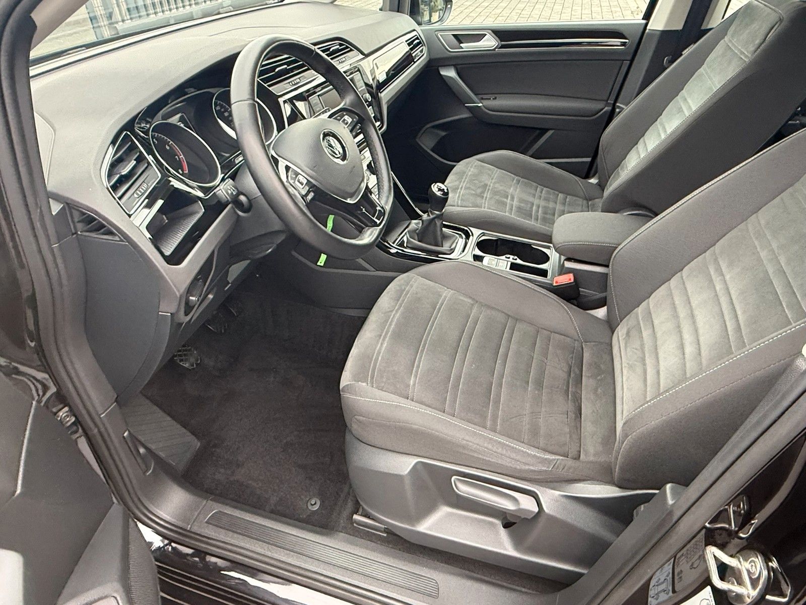Fahrzeugabbildung Volkswagen Touran Highline BMT/Start-Stopp