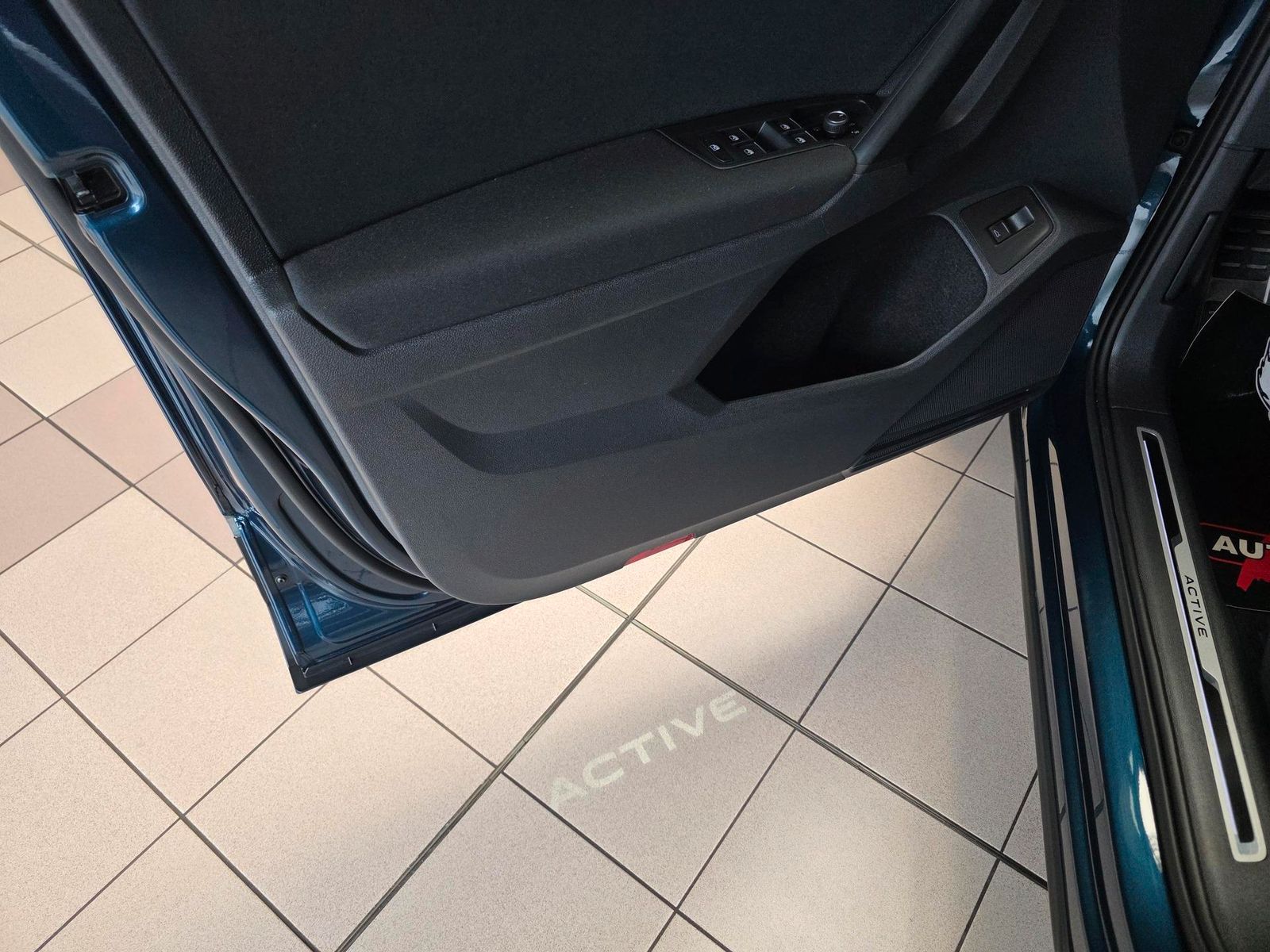 Fahrzeugabbildung Volkswagen Tiguan 1.5 DSG /Virtual/LED/Navi/Spur/FsHz/Ahk