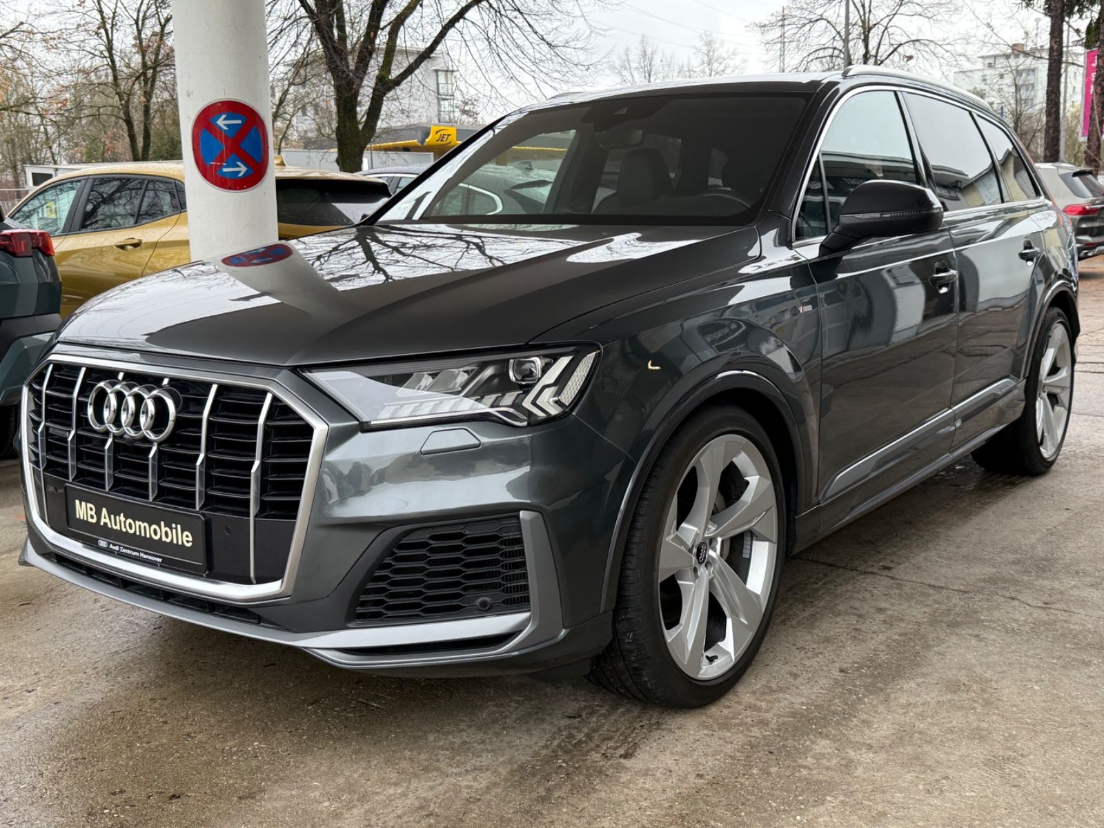 Audi Q7 - 1
