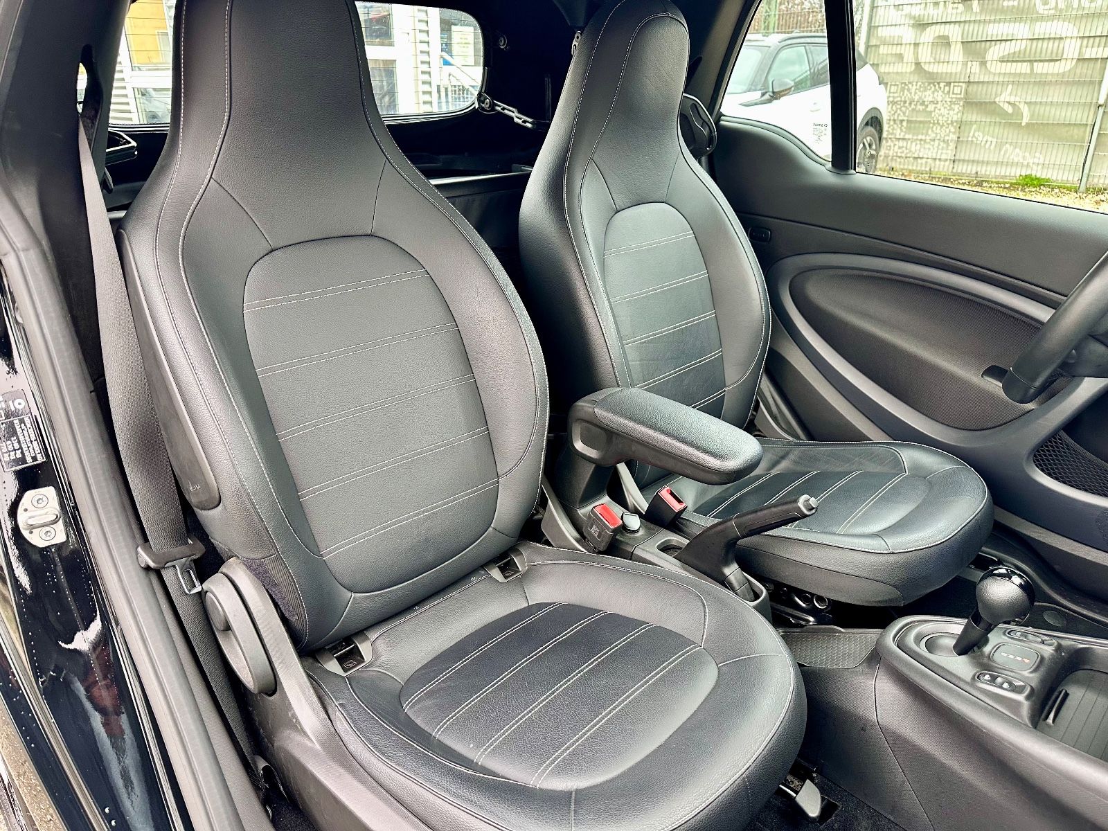 Fahrzeugabbildung Smart ForTwo Prime Cabrio EQ /Voll-Leder/PDC/CarPlay