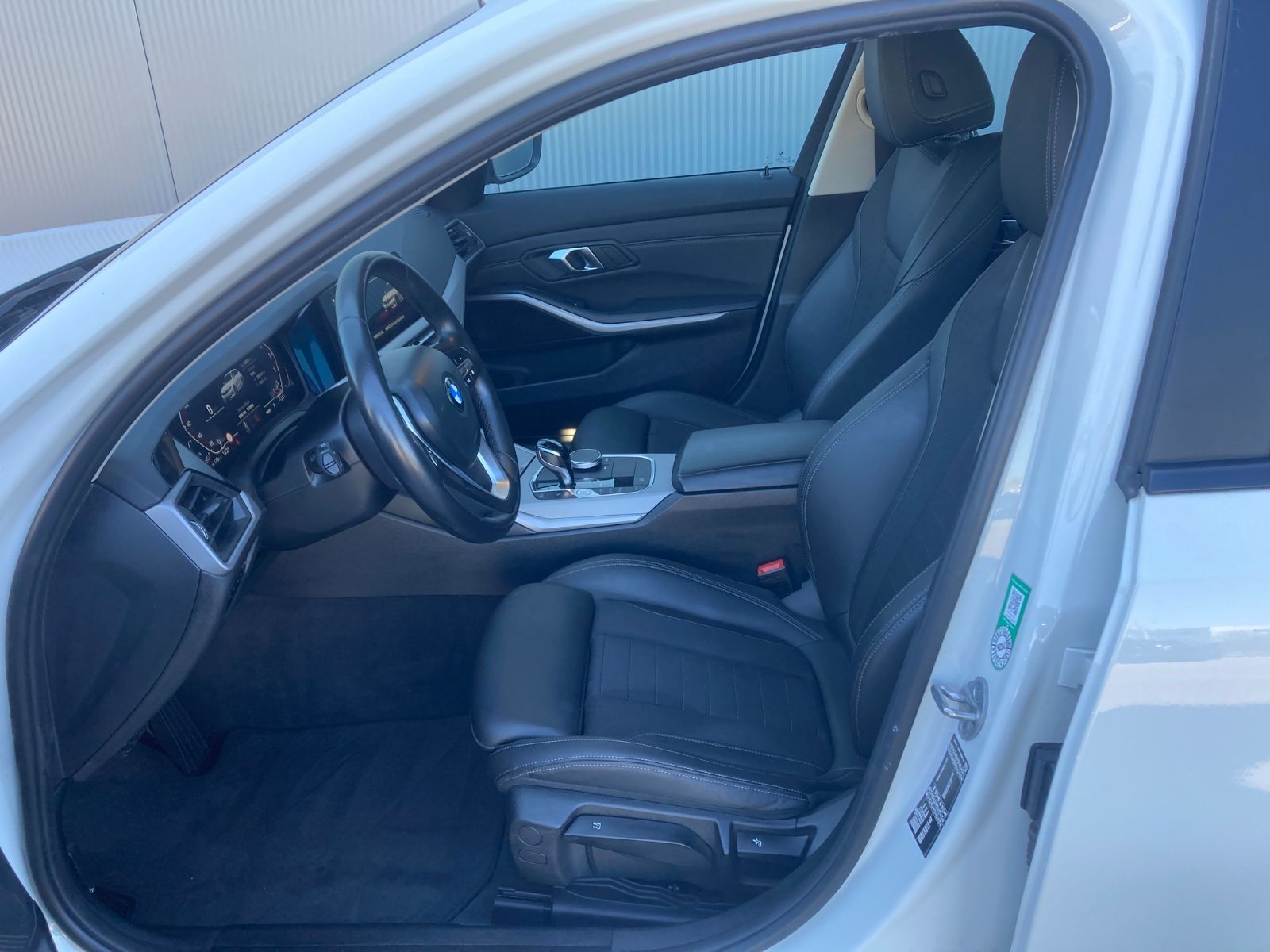 BMW 320iAT *WLAN*LED*DAB*Sportsitze*Teilleder*Kamera foto 6