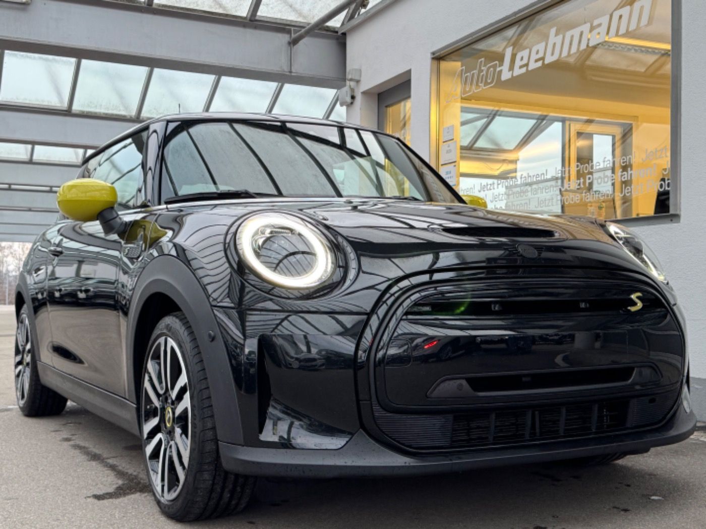 Fahrzeugabbildung MINI Cooper SE Electric Trim GSD GARANTIE bis 11/2028